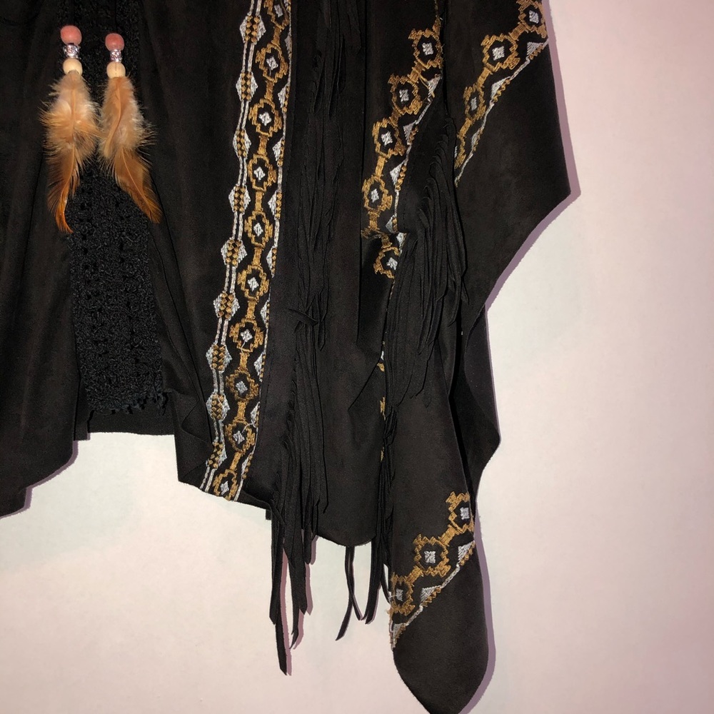 Laurie & Joe Fringe Embroidered Pocahontas Top - Picture 6 of 9